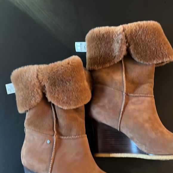 UGG fur lined wedge heel boots - Picture 5 of 10